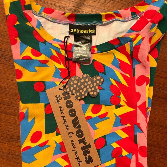 Winter is coming… be a ray of sunshine ☀️NWT Macarena Muscle Tee - Picture 2 of 2